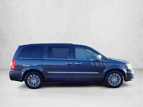 2013 Chrysler Town & Country Touring-L