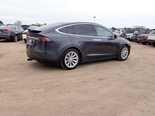 Silver Metallic 2018 Tesla Model X 75D