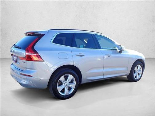 2022 Volvo XC60 B5 Momentum