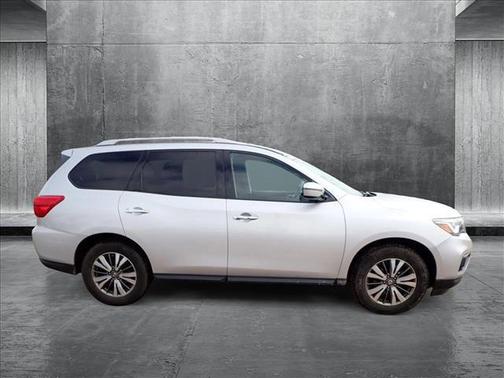 2018 Nissan Pathfinder SV