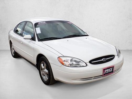 Vibrant White Clea 2002 Ford Taurus SES