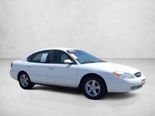 Vibrant White Clea 2002 Ford Taurus SES