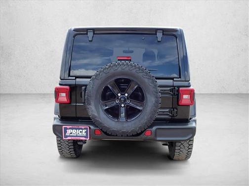 Black Clearcoat 2022 Jeep Wrangler Unlimited Sahara