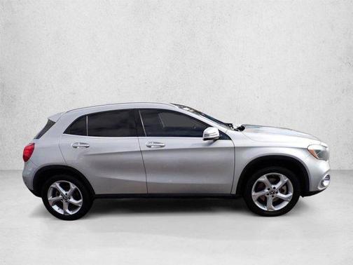 Polar Silver Metallic 2018 Mercedes-Benz GLA 250 4MATIC