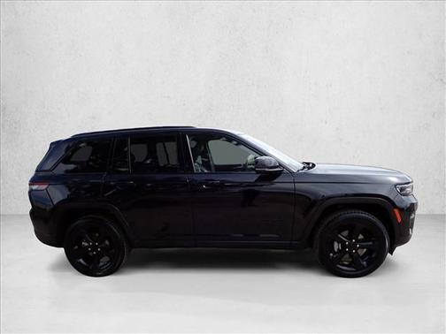 Diamond Black Crystal Pearlcoat 2023 Jeep Grand Cherokee Altitude