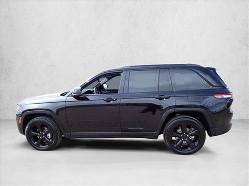 Diamond Black Crystal Pearlcoat 2023 Jeep Grand Cherokee Altitude