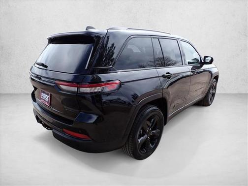 Diamond Black Crystal Pearlcoat 2023 Jeep Grand Cherokee Altitude