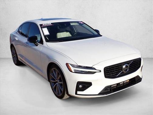 2021 Volvo S60 T5 Momentum