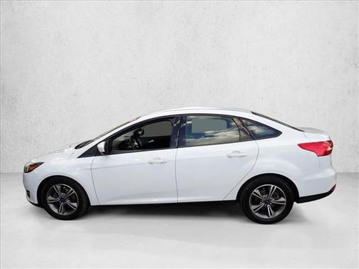 Oxford White 2018 Ford Focus SE