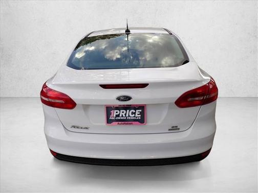 Oxford White 2018 Ford Focus SE
