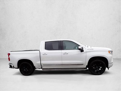 Iridescent Pearl Tricoat 2022 Chevrolet Silverado 1500 High Country