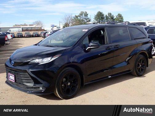 2025 Toyota Sienna Woodland Edition
