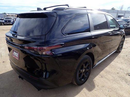 2025 Toyota Sienna Woodland Edition