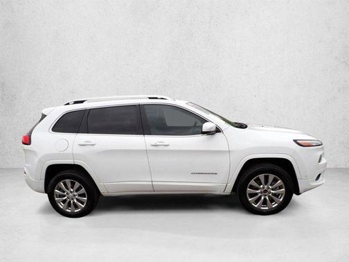 Bright White Clearcoat 2017 Jeep Cherokee Overland