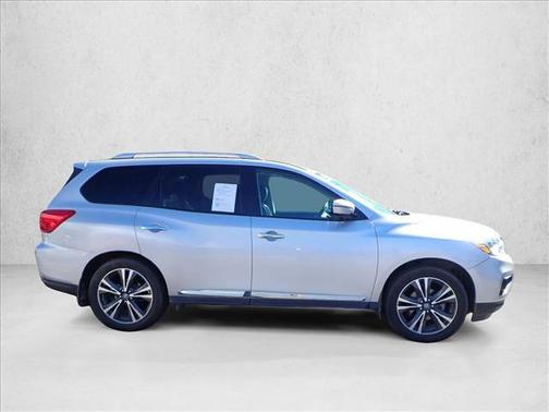2017 Nissan Pathfinder Platinum