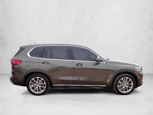 Manhattan Green Metallic 2023 BMW X5 xDrive40i