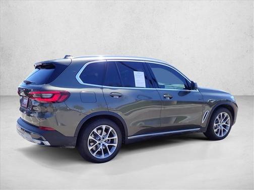 Manhattan Green Metallic 2023 BMW X5 xDrive40i