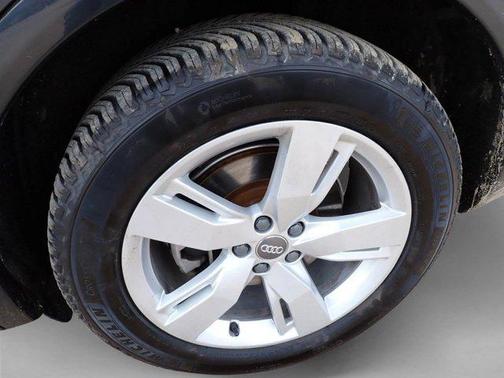 Manhattan Gray Metallic 2018 Audi Q5 2.0T Premium Plus