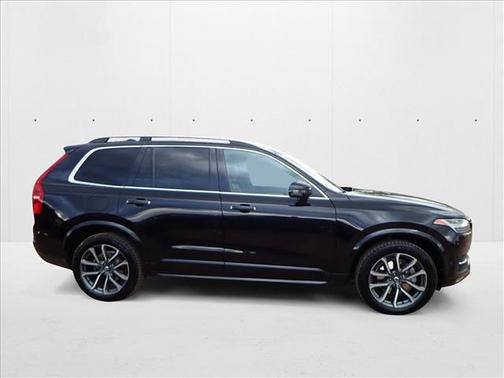 2017 Volvo XC90 T6 Momentum