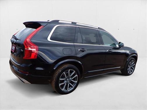 2017 Volvo XC90 T6 Momentum