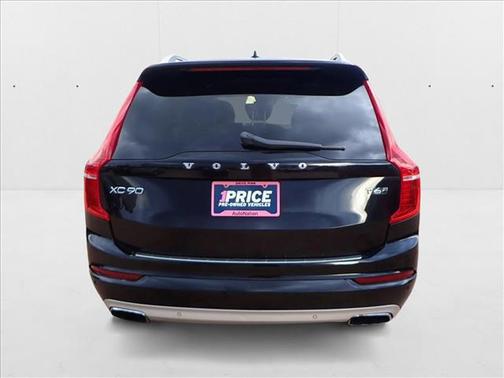 2017 Volvo XC90 T6 Momentum