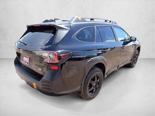 Crystal Black Silica 2022 Subaru Outback Wilderness