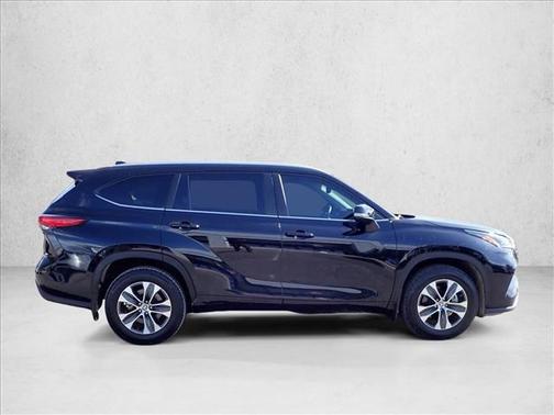 Midnight Black Metallic 2023 Toyota Highlander XLE