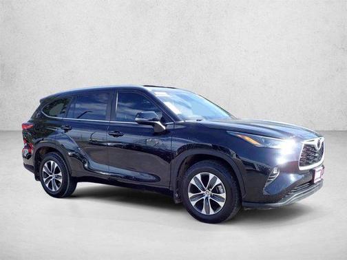 Midnight Black Metallic 2023 Toyota Highlander XLE