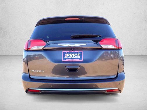Granite Crystal Metallic Clearcoat 2018 Chrysler Pacifica Touring-L