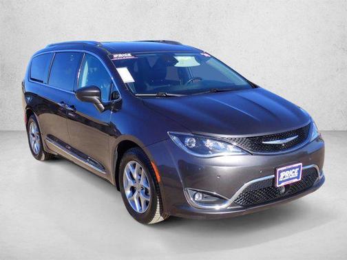 Granite Crystal Metallic Clearcoat 2018 Chrysler Pacifica Touring-L