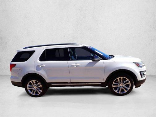 White Platinum Metallic Tri-Coat 2016 Ford Explorer XLT