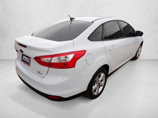Oxford White 2013 Ford Focus SE