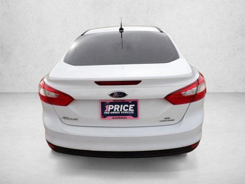 Oxford White 2013 Ford Focus SE