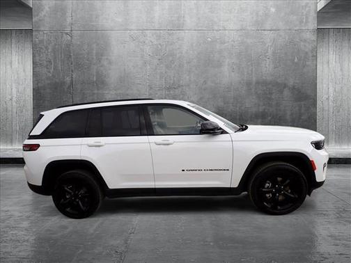 2022 Jeep Grand Cherokee Altitude