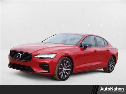 2022 Volvo S60 T5 Momentum