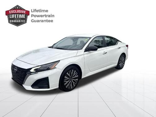 Glacier White 2025 Nissan Altima SV