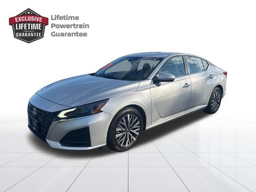 Brilliant Silver Metallic 2023 Nissan Altima 2.5 SV