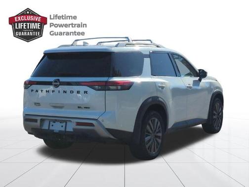 2022 Nissan Pathfinder SL