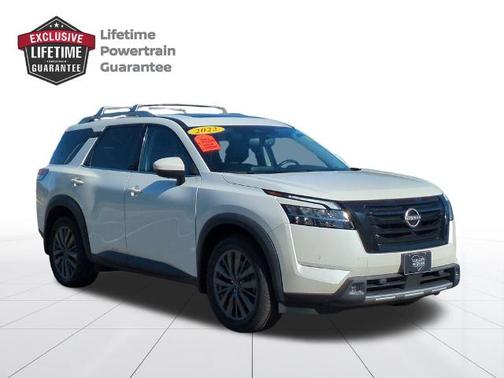 2022 Nissan Pathfinder SL