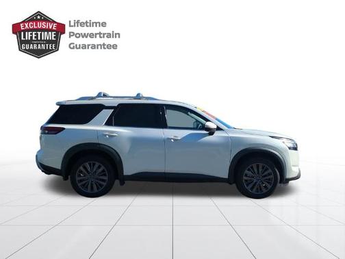 2022 Nissan Pathfinder SL