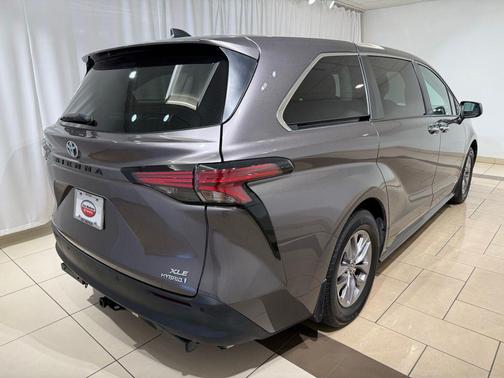 2021 Toyota Sienna XLE 7 Passenger