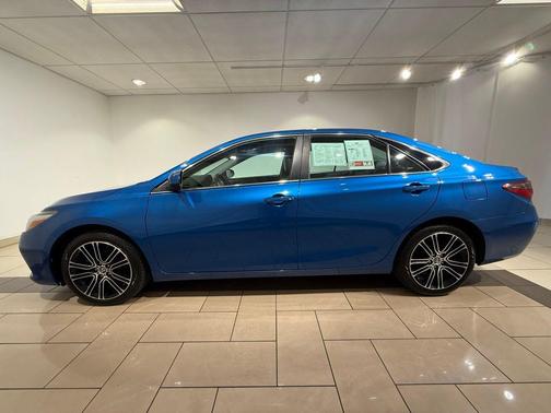 2016 Toyota Camry SE w/Special Edition Pkg