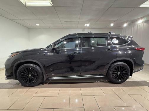 Midnight Black Metallic 2023 Toyota Highlander XSE
