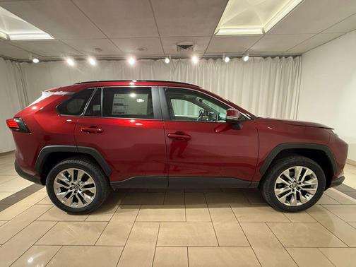 2025 Toyota RAV4 XLE Premium