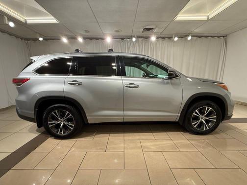 Silver Sky Metallic 2016 Toyota Highlander XLE