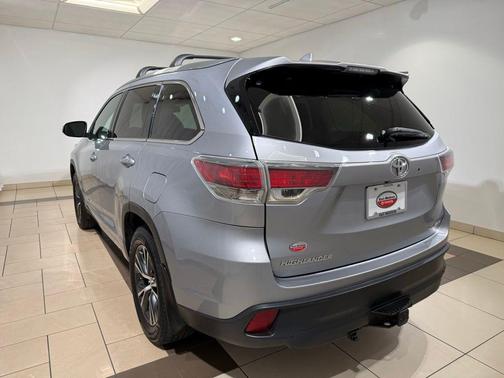 Silver Sky Metallic 2016 Toyota Highlander XLE