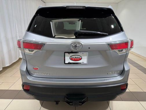 Silver Sky Metallic 2016 Toyota Highlander XLE