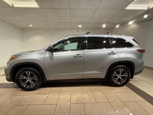 Silver Sky Metallic 2016 Toyota Highlander XLE