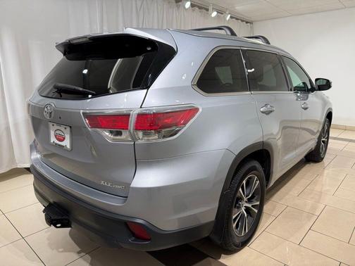 Silver Sky Metallic 2016 Toyota Highlander XLE