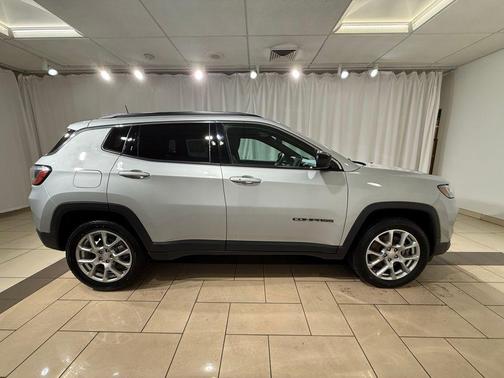 2024 Jeep Compass Latitude Lux